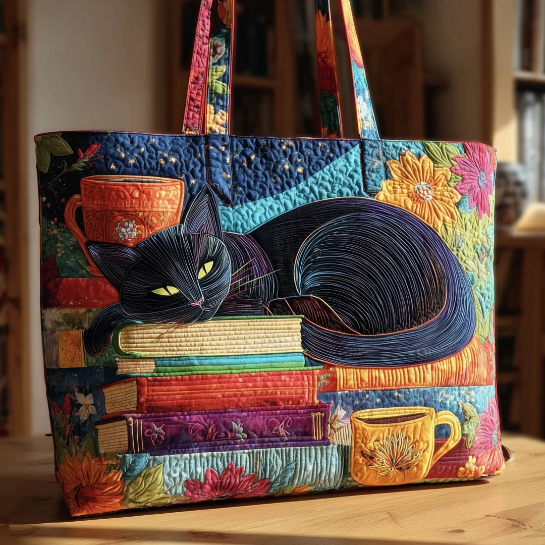 Julia | Gesteppte Tragetasche mit Motiv Schwarze Katze mit Büchern und Tassen