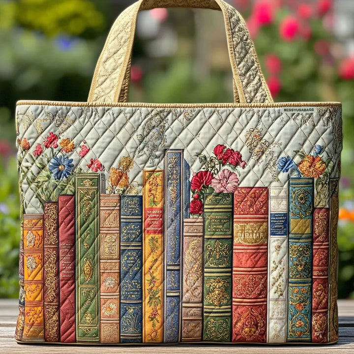 Caroline | Gesteppte Tragetasche mit Motiv Verzauberte Bibliothek