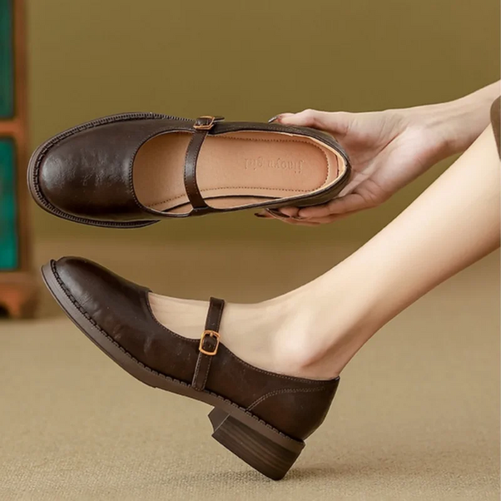 Juna – Zeitlose Riemchenschuhe