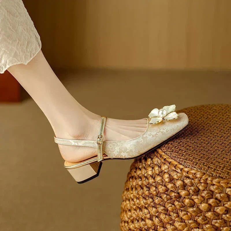 Marlene – Elegante Damenschuhe mit floralem Detail