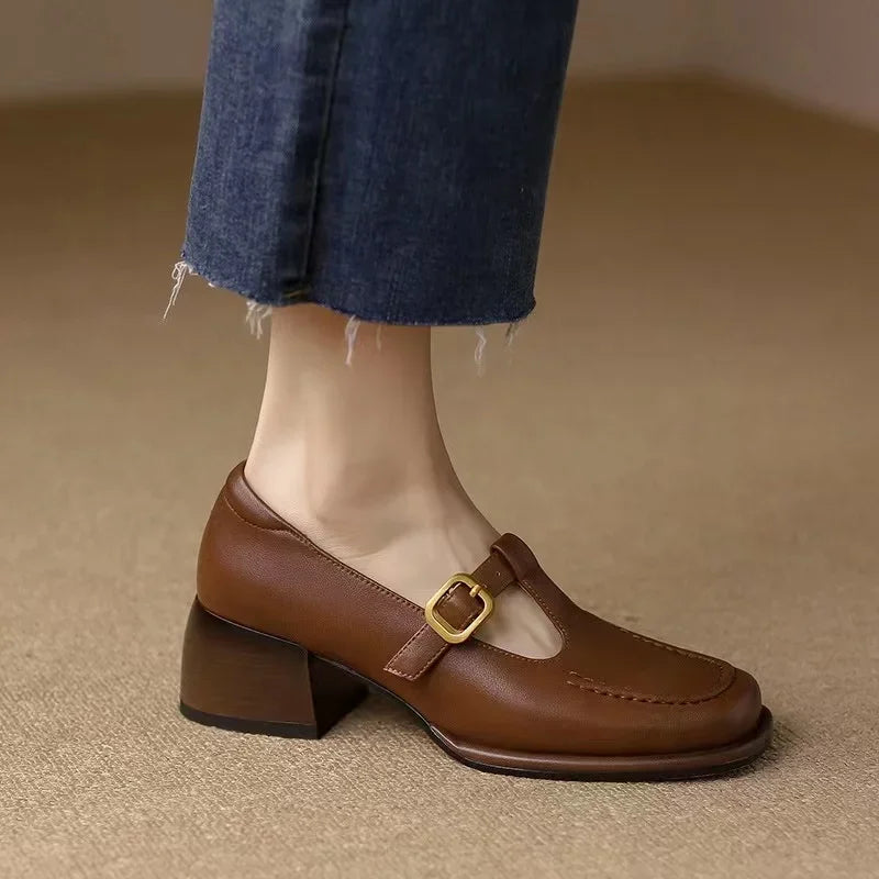 Alma – T-Steg-Schuhe im Vintage-Stil