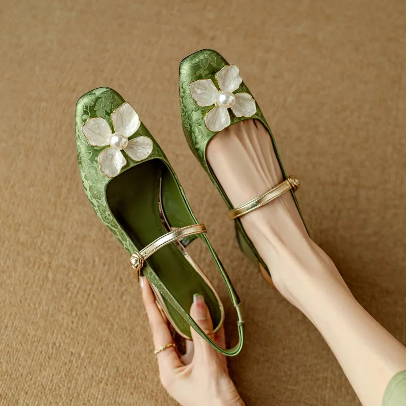 Marlene – Elegante Damenschuhe mit floralem Detail