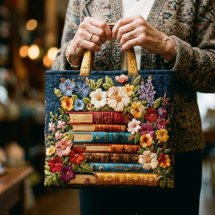 Mia | Gesteppte Tragetasche mit Motiv Bibliothek im Blühen