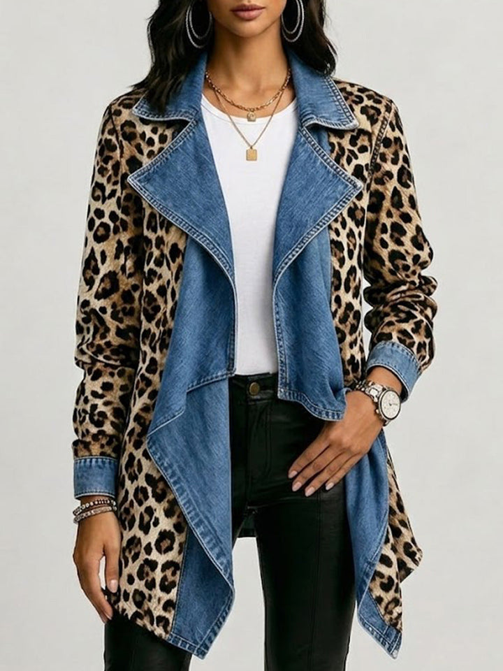 Adele | Mittellange Jacke mit Leopardenmuster und verwaschenen Jeanseinsätzen